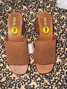Mia Emmerie Platform Sandal
